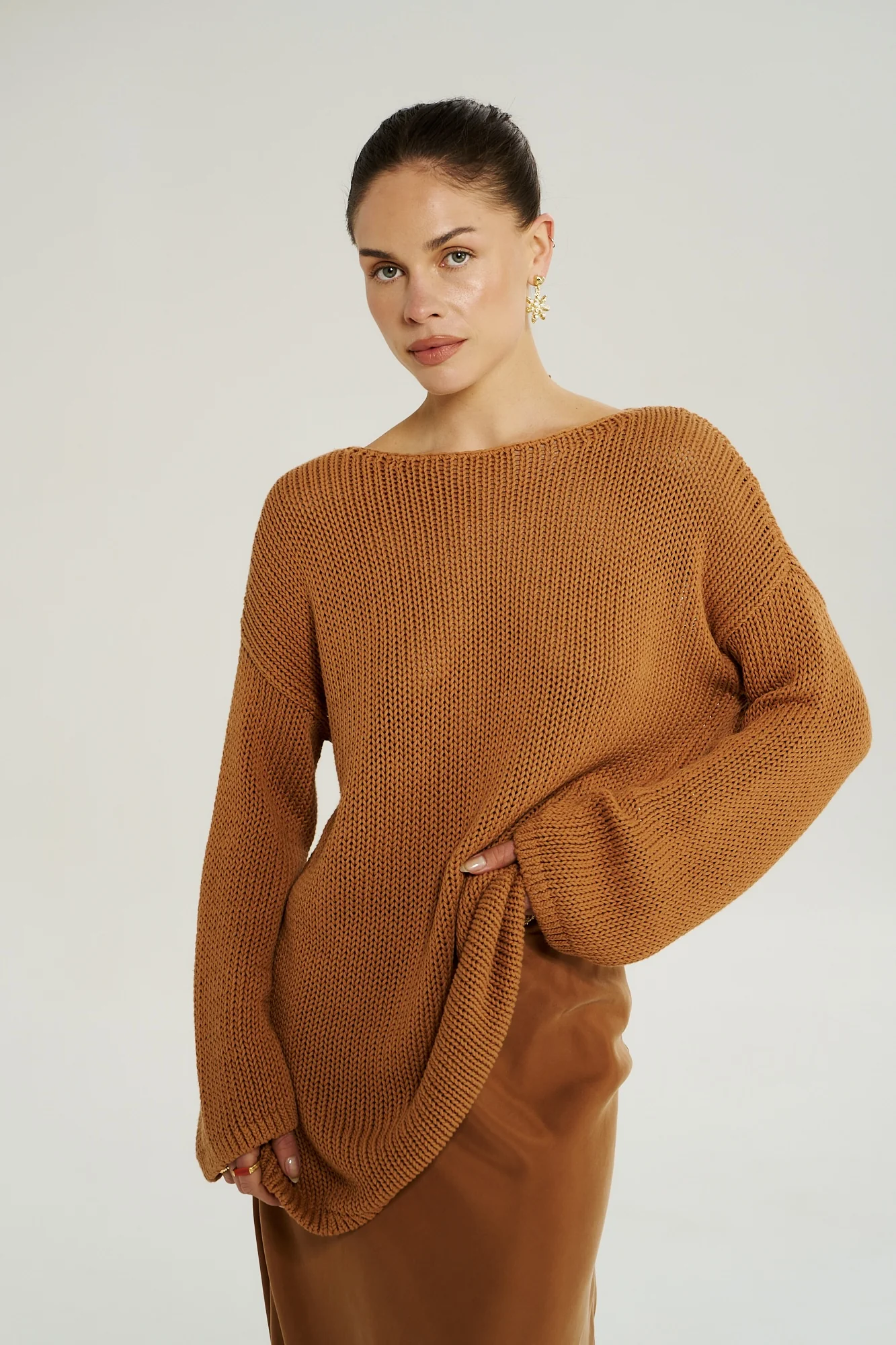SUMMI SUMMI Womens Bell Long Sleeve Knit in Toffee - Image 5