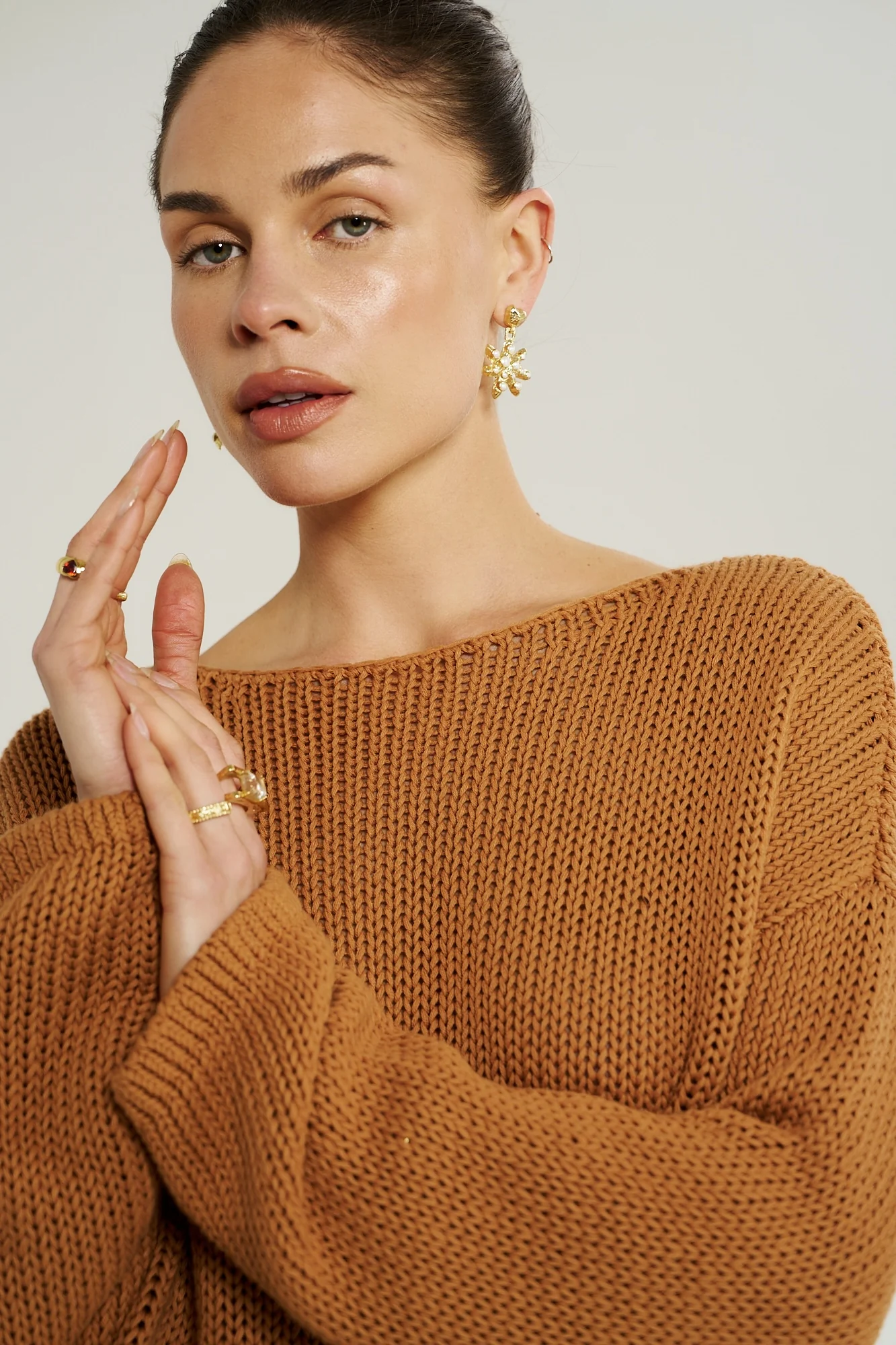 SUMMI SUMMI Womens Bell Long Sleeve Knit in Toffee - Image 7