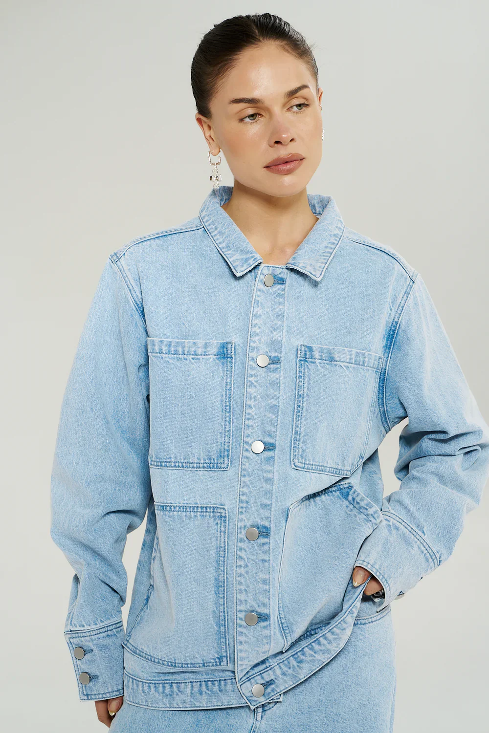 SUMMI SUMMI Womens Denim Jacket in Icel Denim - Image 4