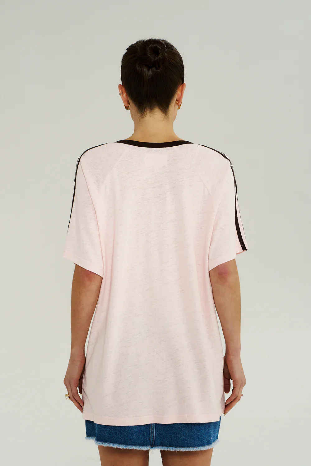 SUMMI SUMMI Womens V Neck Jersey Tee in Dusty Rose - Image 4