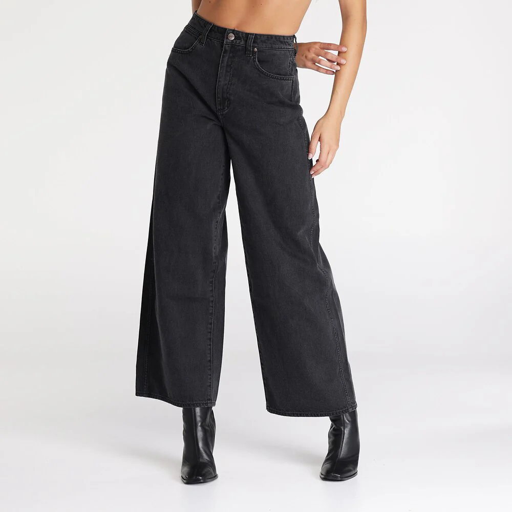 WRANGLER Womens Farrah Relaxed Jean Equinox Black - Image 6